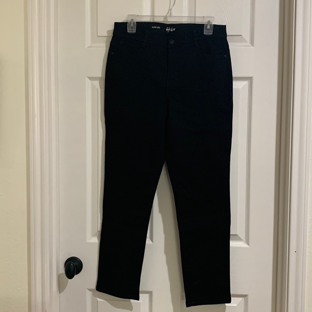 Macys Style & Company brand new never worn slim leg jeans